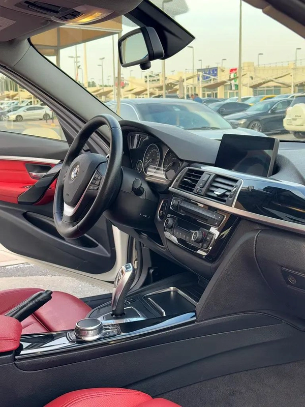 BMW 3-Series 320i 2017 - Canadian Specs - Excellent Condition