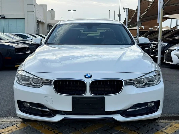 BMW 3-Series 320i 2017 - Canadian Specs - Excellent Condition