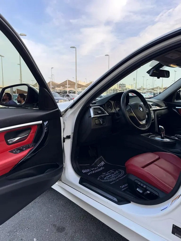 BMW 3-Series 320i 2017 - Canadian Specs - Excellent Condition