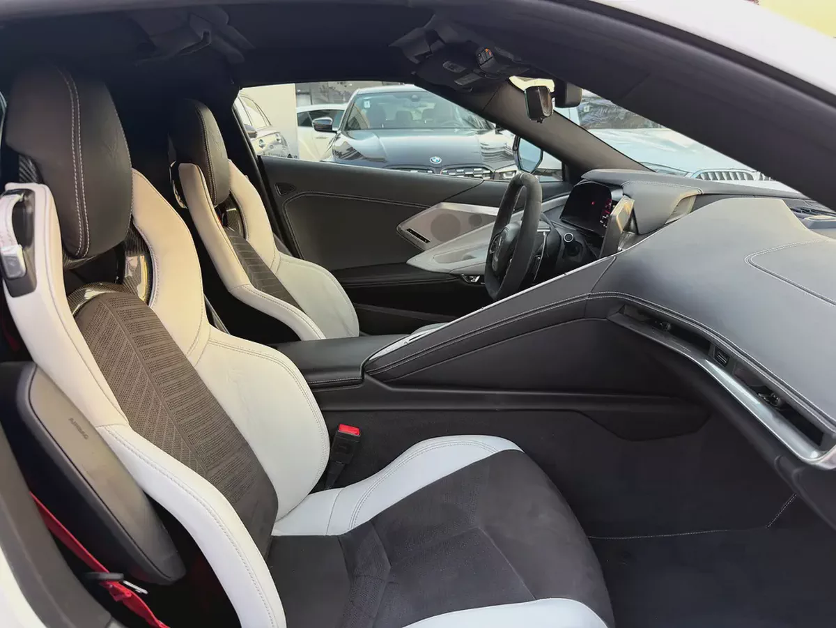 2021 Chevrolet Corvette Stingray 1LT | American Specs | Mid-Engine Performance-8-8