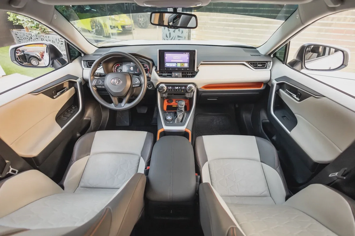 Toyota RAV4 2025-4-4