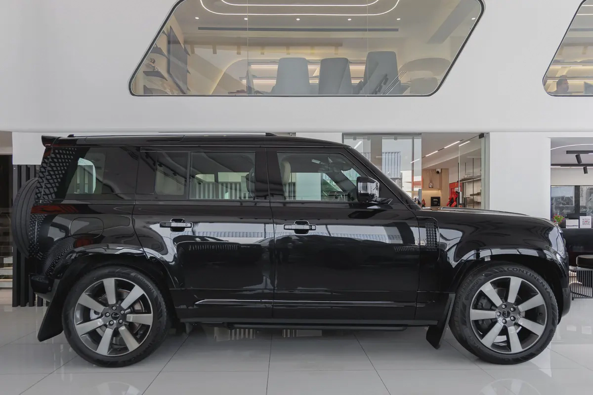 Land Rover Defender | 110 X-Dynamic HSE P400 | GCC Specs | 2026 (Export)-6-6