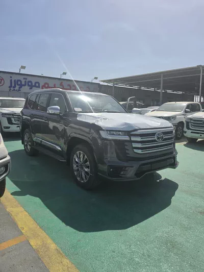 Toyota Land Cruiser LC300 VXR 4.0L 2026 | Grey Exterior-7