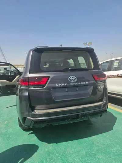 Toyota Land Cruiser LC300 VXR 4.0L 2026 | Grey Exterior-6