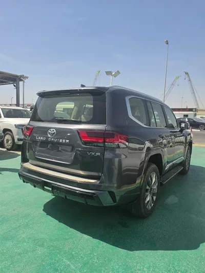 Toyota Land Cruiser LC300 VXR 4.0L 2026 | Grey Exterior-8