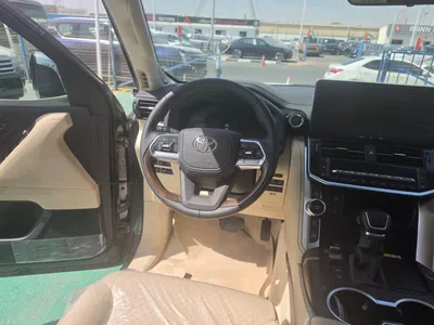 Toyota Land Cruiser LC300 VXR 4.0L 2026 | Grey Exterior-3