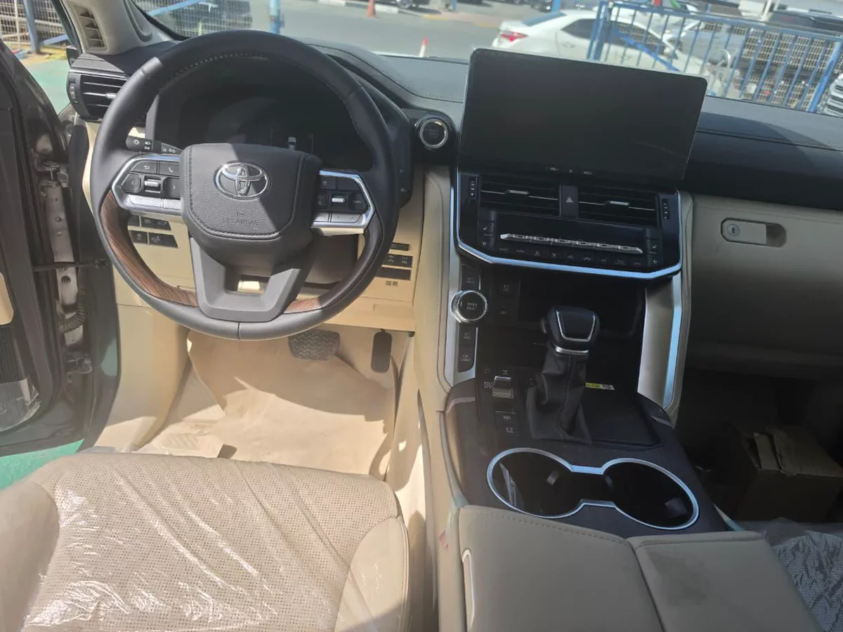 Toyota Land Cruiser LC300 VXR 4.0L 2026 | Grey Exterior-10-10