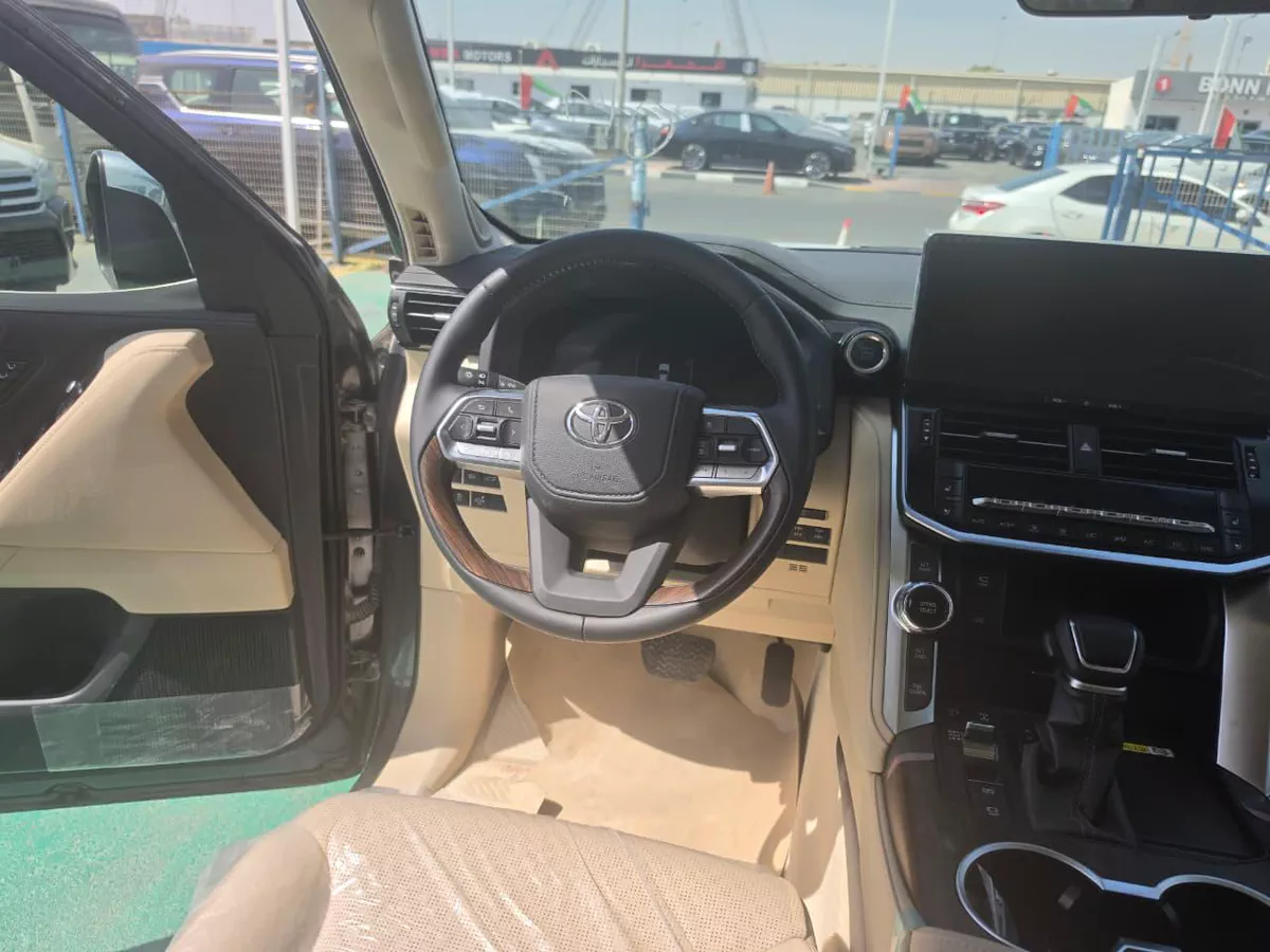 Toyota Land Cruiser LC300 VXR 4.0L 2026 | Grey Exterior-3-3