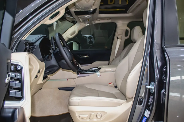 Toyota Land Cruiser GXR 2023 | GCC Specs | 0km l AlFuttaim Warranty
