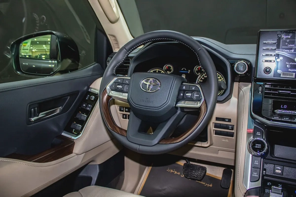 Toyota Land Cruiser GXR 2023 | GCC Specs | 0km l AlFuttaim Warranty