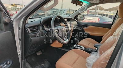 Toyota Fortuner EXR 2.7 v4 petrol 2023-10