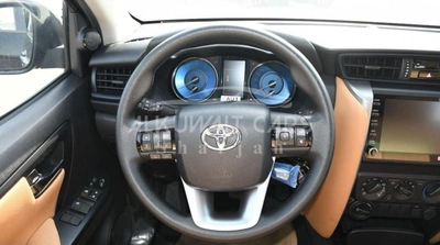 Toyota Fortuner EXR 2.7 v4 petrol 2023-8