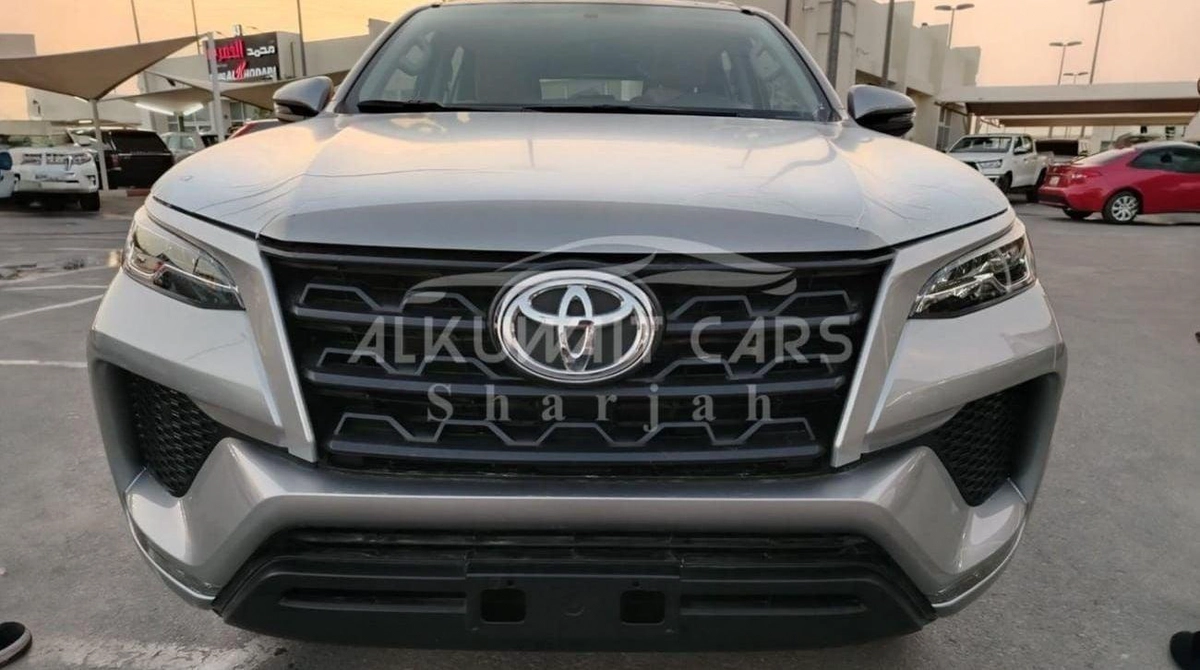 Toyota Fortuner EXR 2.7 v4 petrol 2023-3-0