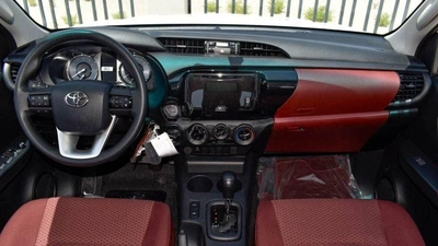 Toyota Hilux SGLX HILUX 2.7L AT PETROL 2024 MED OPTION-9