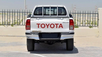 Toyota Hilux SGLX HILUX 2.7L AT PETROL 2024 MED OPTION-3