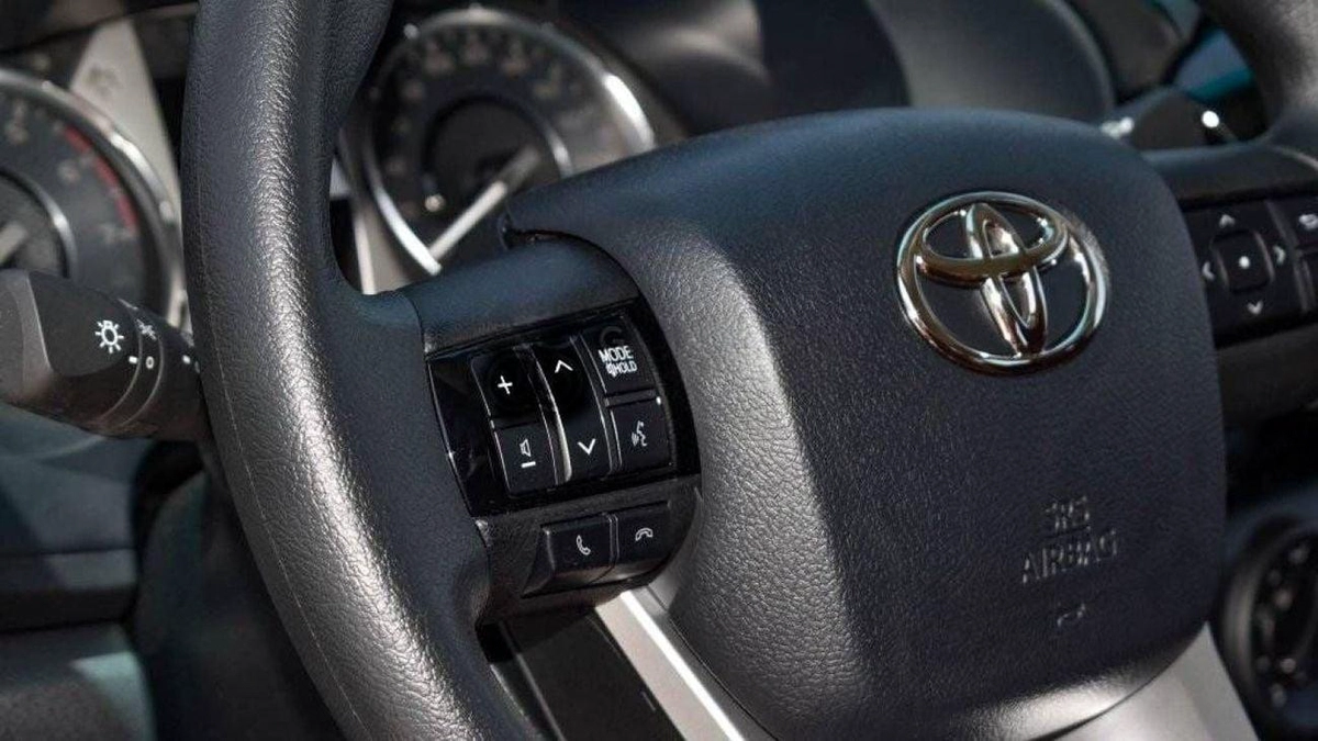 Toyota Hilux SGLX HILUX 2.7L AT PETROL 2024 MED OPTION-11-0