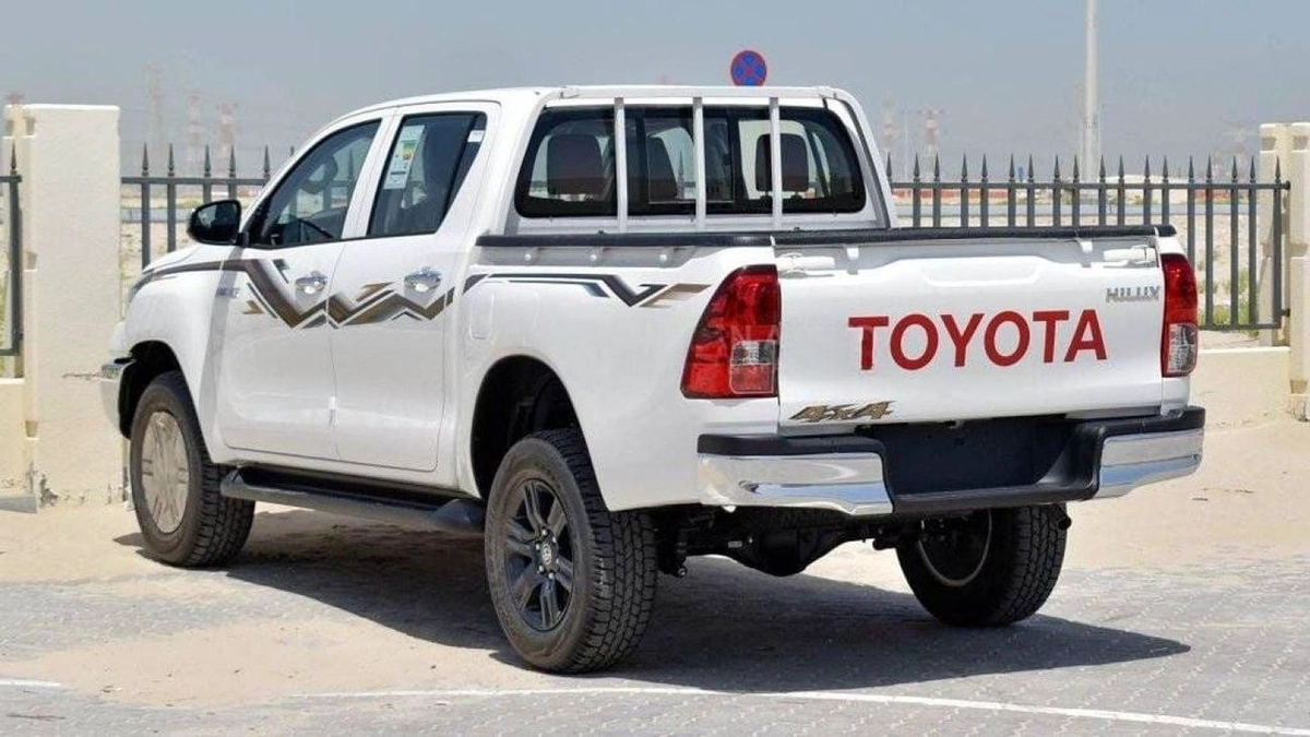 Toyota Hilux SGLX HILUX 2.7L AT PETROL 2024 MED OPTION-4-0