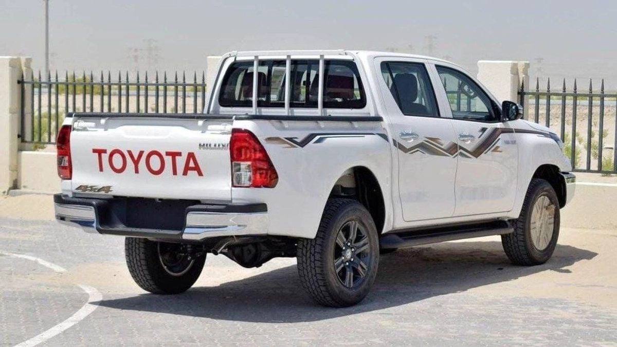 Toyota Hilux SGLX HILUX 2.7L AT PETROL 2024 MED OPTION-5-0