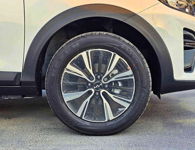 Kia KX1 DUAL TONE | 1.4L V4 PETROL | CVT WITH SUNROOF | PUSH START | DVD CAMERA | CODE # KX1FT-15