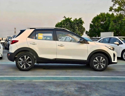 Kia KX1 DUAL TONE | 1.4L V4 PETROL | CVT WITH SUNROOF | PUSH START | DVD CAMERA | CODE # KX1FT-4
