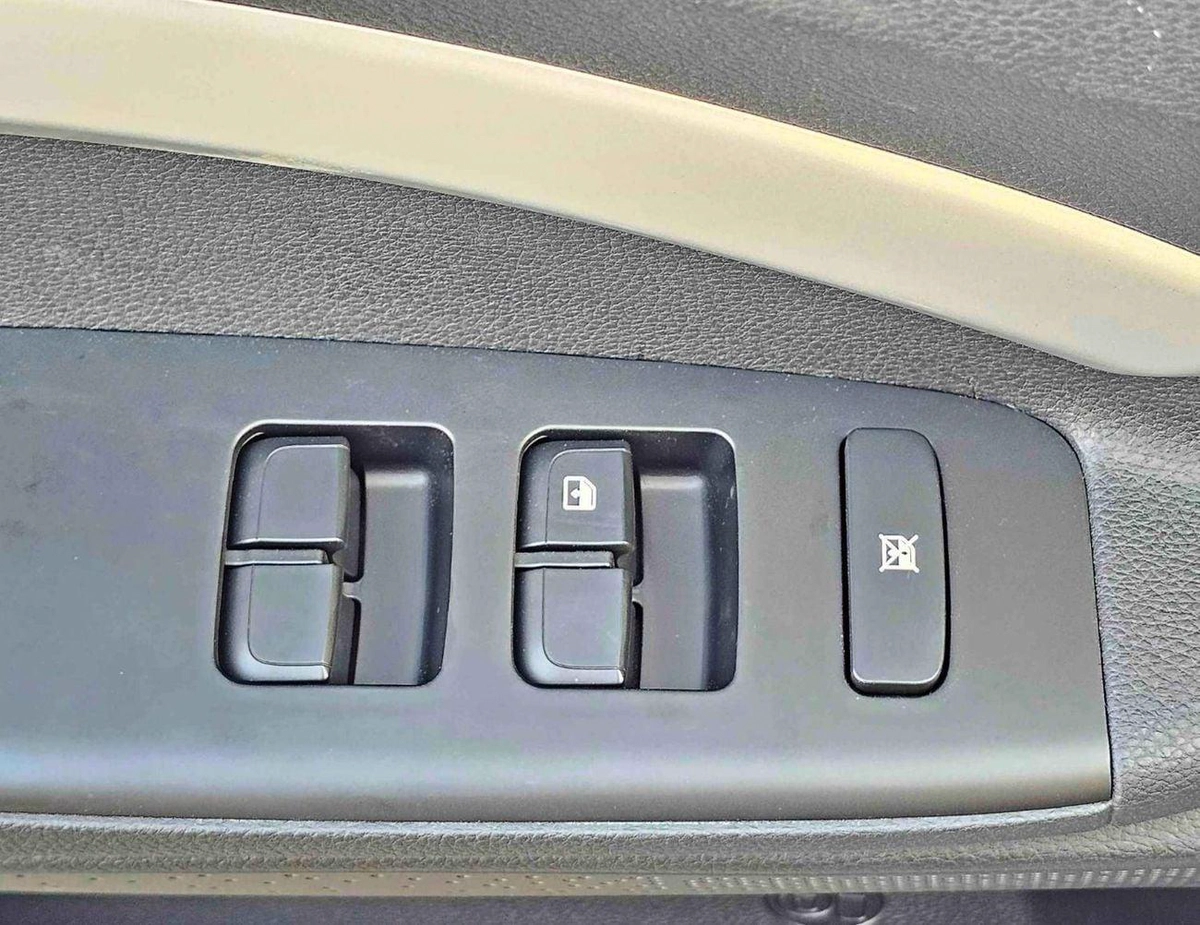Kia KX1 DUAL TONE | 1.4L V4 PETROL | CVT WITH SUNROOF | PUSH START | DVD CAMERA | CODE # KX1FT-10-0