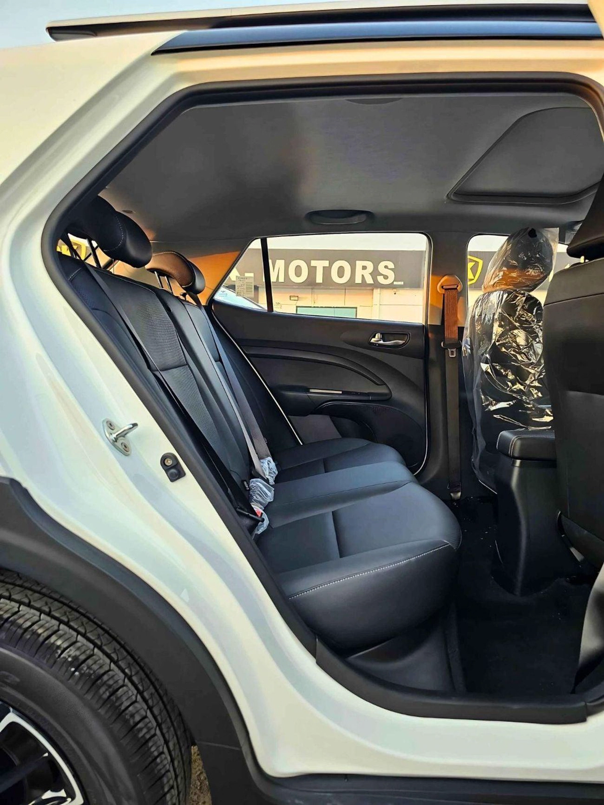 Kia KX1 DUAL TONE | 1.4L V4 PETROL | CVT WITH SUNROOF | PUSH START | DVD CAMERA | CODE # KX1FT-12-0