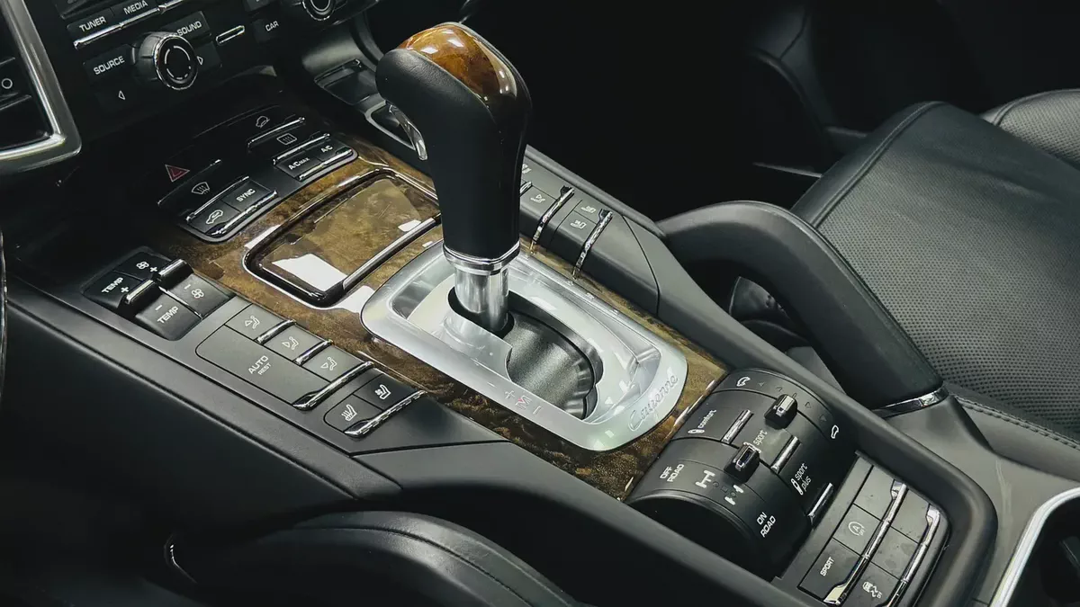 Porsche Cayenne S 2015 GCC Specs-14-14