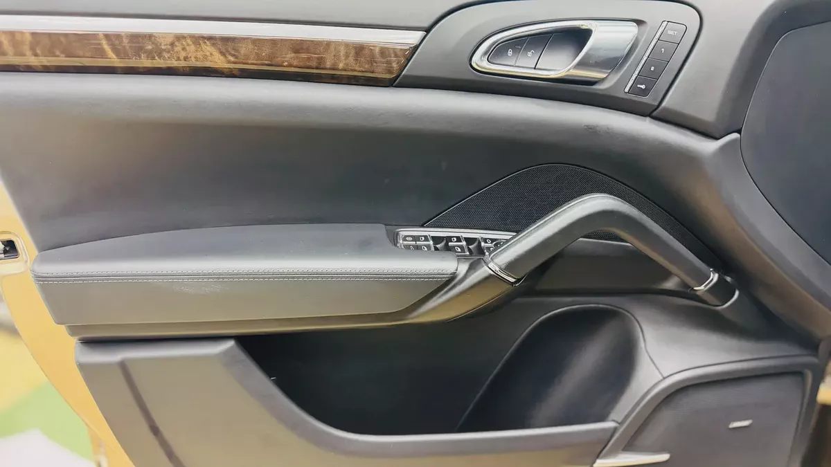 Porsche Cayenne S 2015 GCC Specs-16-16