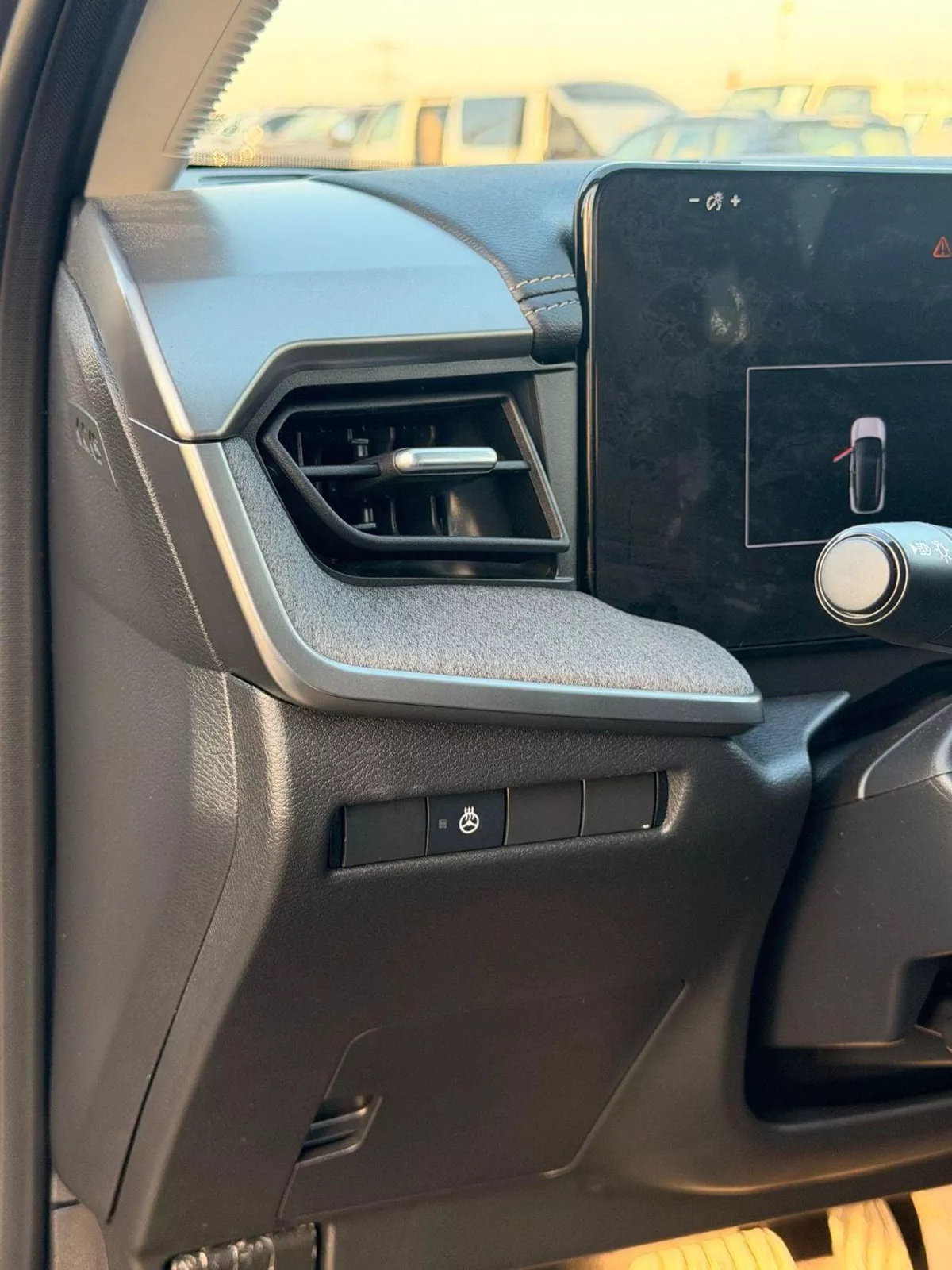 Nissan Kicks SV 2025-16-0