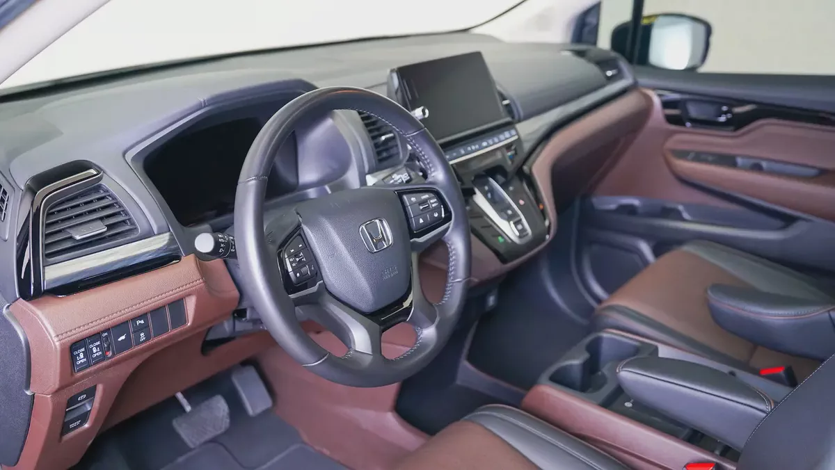 2025 | Honda Odyssey Touring | GCC Specs | Honda Warranty Feb 2030 & Service Feb 2027-3-3