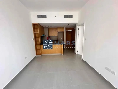 Elegant One-Bedroom Apartment with Stunning Views, No Balcony: Modern Design, Prime Location-9