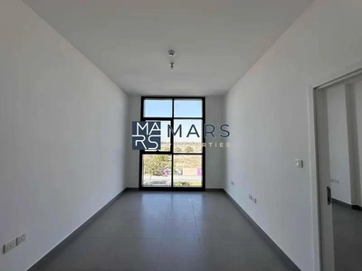 Elegant One-Bedroom Apartment with Stunning Views, No Balcony: Modern Design, Prime Location-2