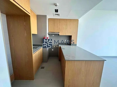 Elegant One-Bedroom Apartment with Stunning Views, No Balcony: Modern Design, Prime Location-3