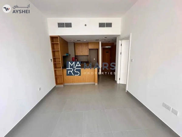 Elegant One-Bedroom Apartment with Stunning Views, No Balcony: Modern Design, Prime Location