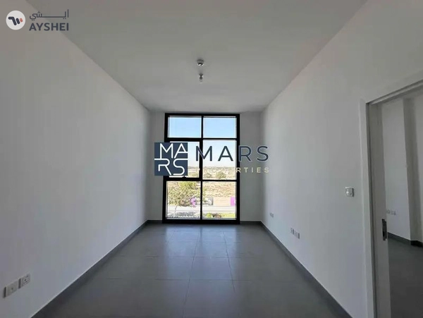 Elegant One-Bedroom Apartment with Stunning Views, No Balcony: Modern Design, Prime Location