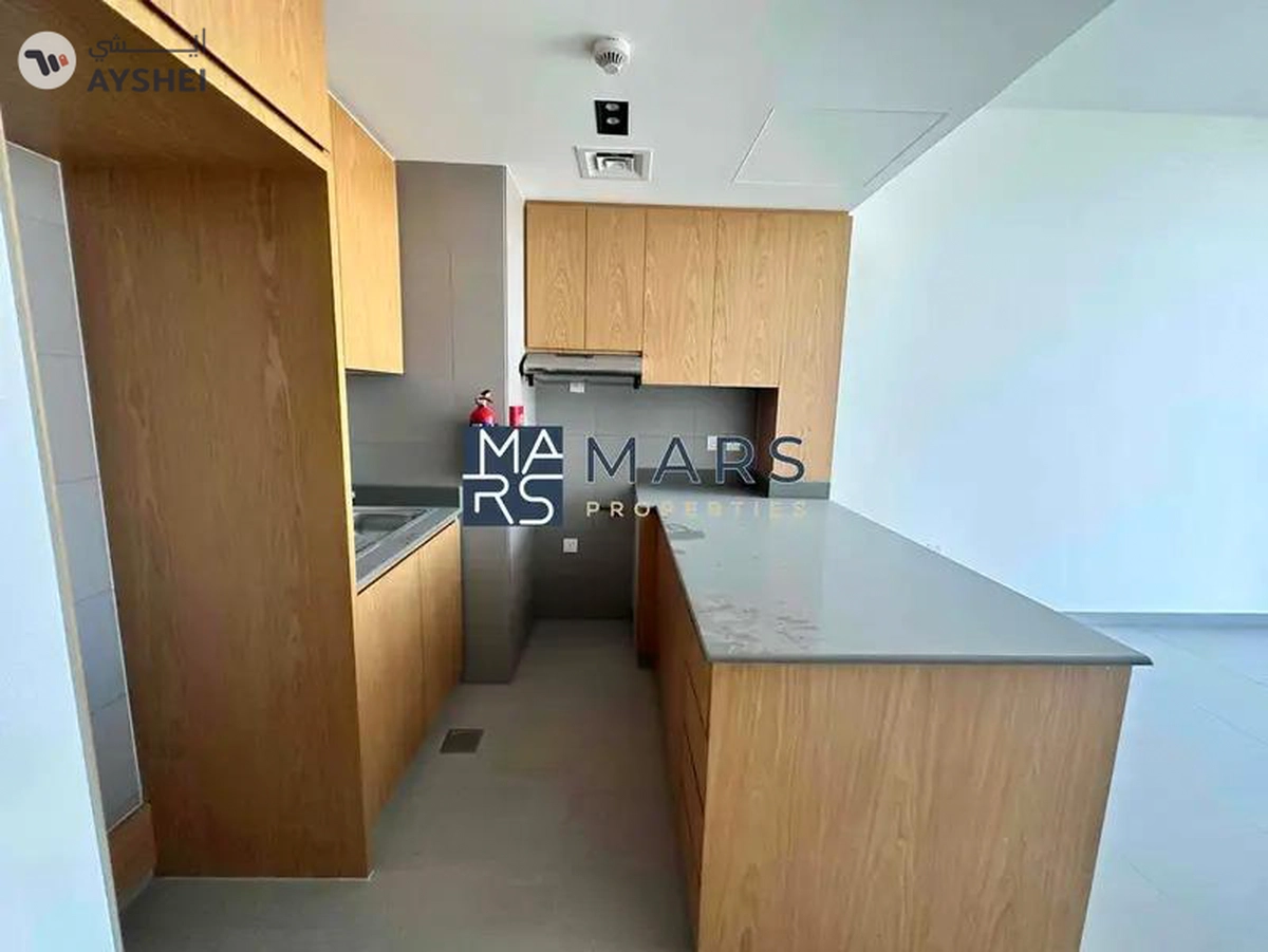 Elegant One-Bedroom Apartment with Stunning Views, No Balcony: Modern Design, Prime Location-3-3