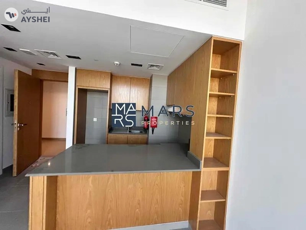 Elegant One-Bedroom Apartment with Stunning Views, No Balcony: Modern Design, Prime Location