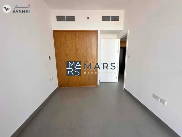 Elegant One-Bedroom Apartment with Stunning Views, No Balcony: Modern Design, Prime Location