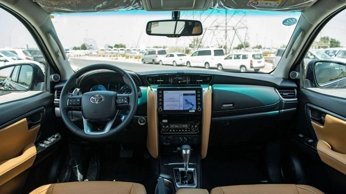 Toyota Fortuner TOYOTA FORTUNER VX SR5 V6 CYLINDER, 4.0P, BLACK COLOR TAN INTERIOR, 4WD-2-2
