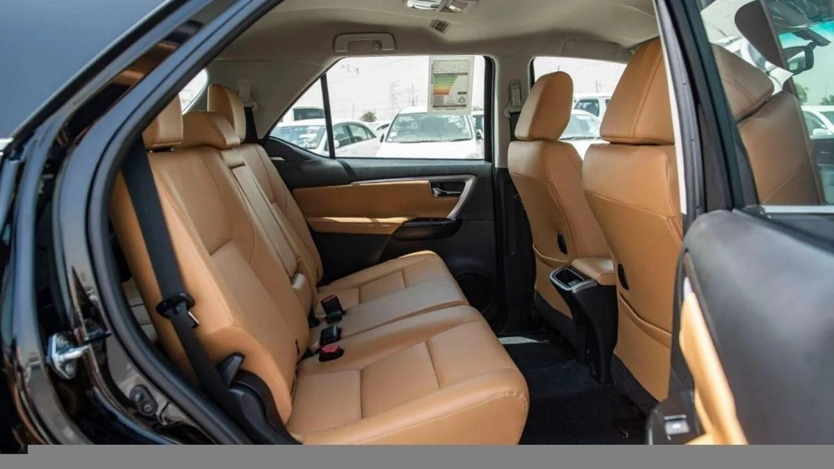 Toyota Fortuner TOYOTA FORTUNER VX SR5 V6 CYLINDER, 4.0P, BLACK COLOR TAN INTERIOR, 4WD-8-8