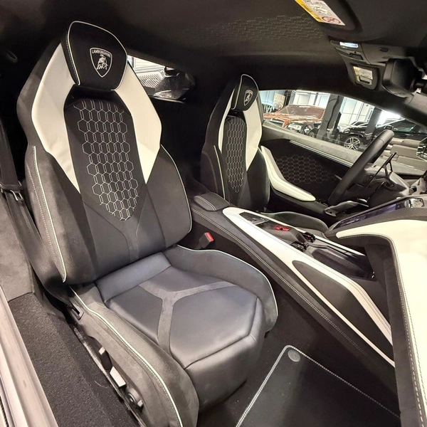 Lamborghini Revuelto STD 6.5L V12 Hybrid 6.5L | Brand New | Japanese Specs | V12 Hybrid Masterpiece