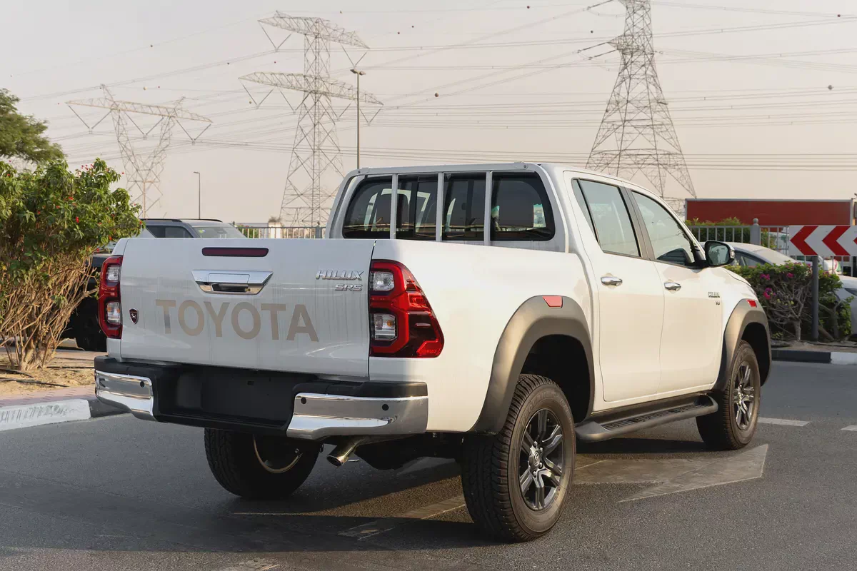 Toyota Hilux TRD SR5 | 2026 | GCC | V6 4.0L Pick-up | Petrol | 4WD | 4 Doors-3-3
