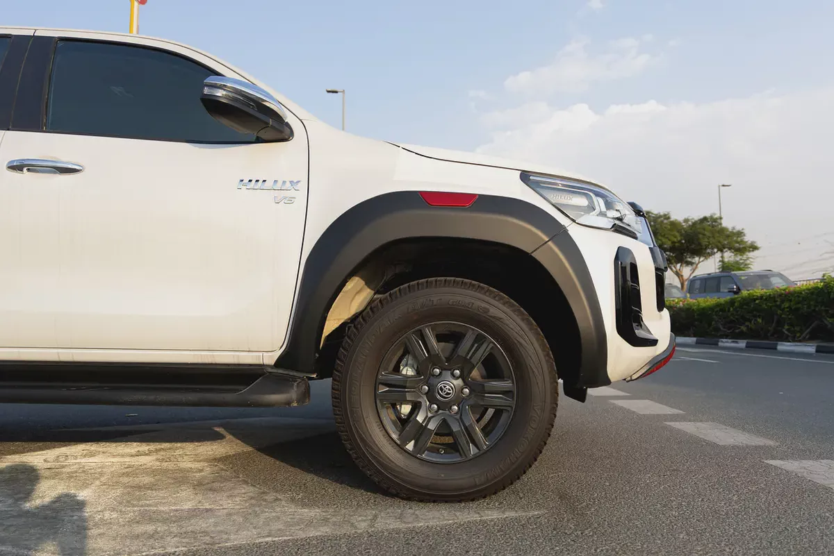 Toyota Hilux TRD SR5 | 2026 | GCC | V6 4.0L Pick-up | Petrol | 4WD | 4 Doors-6-6