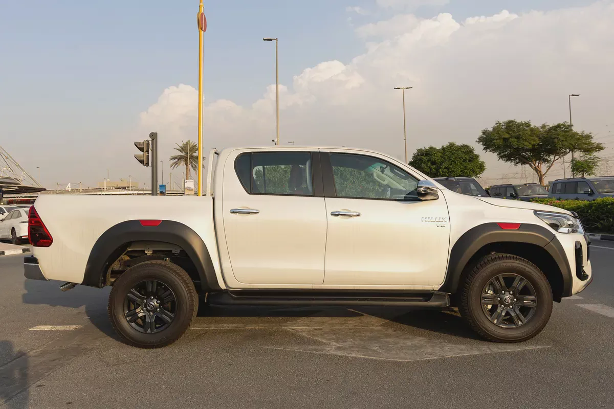 Toyota Hilux TRD SR5 | 2026 | GCC | V6 4.0L Pick-up | Petrol | 4WD | 4 Doors-7-7