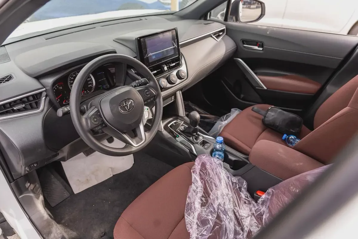 2025 Toyota Corolla Cross LE - GCC Specs - Brand New!-4-4