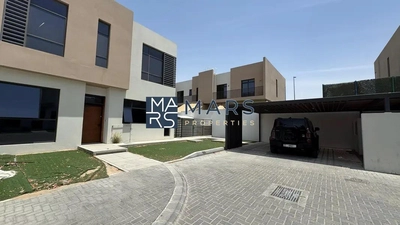 SPACIOUS 4BHK END UNIT VILLA FOR RENT IN NASMA-0