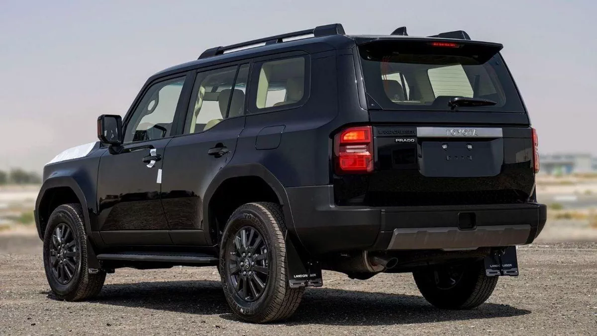 Toyota Prado GXR TOYOTA PRADO 250 TXL 2.7P AT LIMITED MY2024 – BLACK-3-0