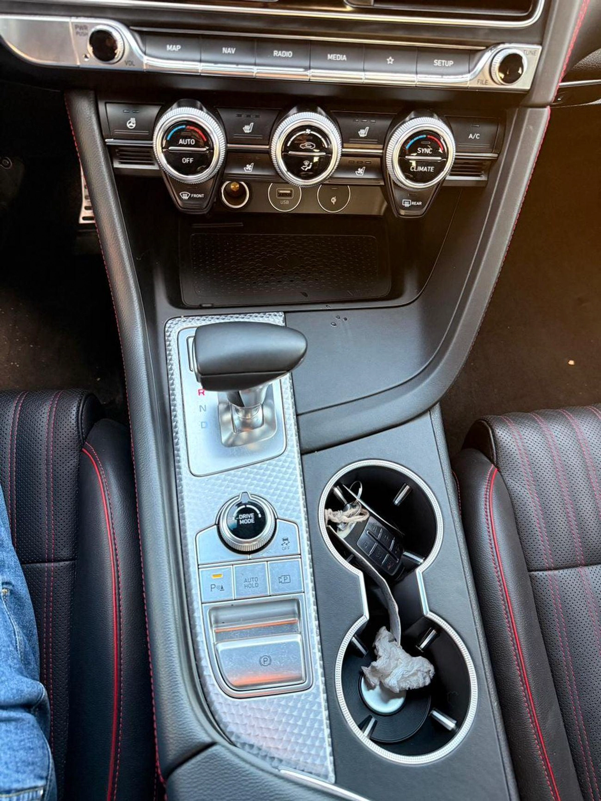 Genesis G70 Platinum 2.0L AWD-8-8