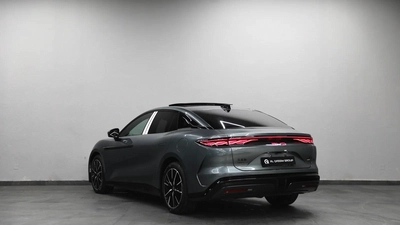 BYD HAN L-7