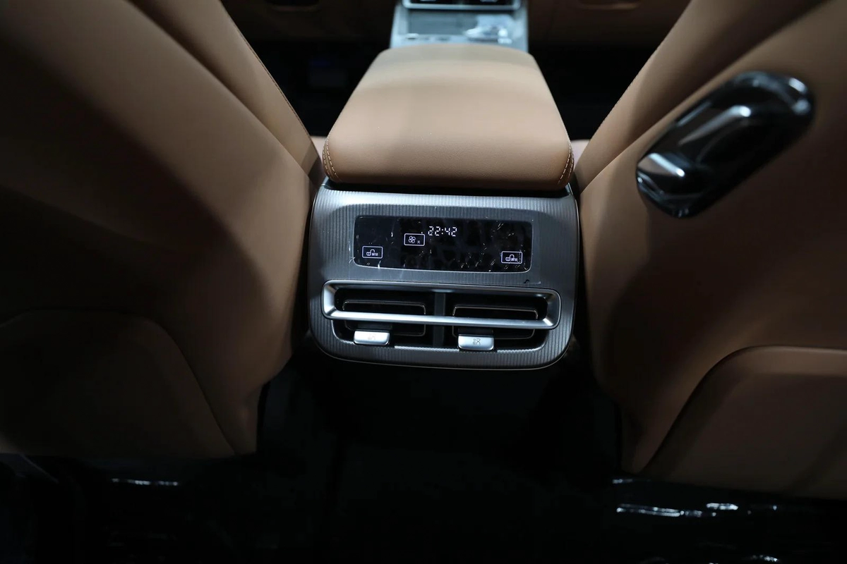 BYD HAN L-12-12